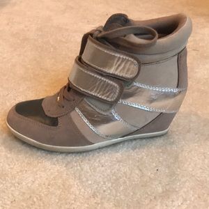 Women’s wedge sneakers